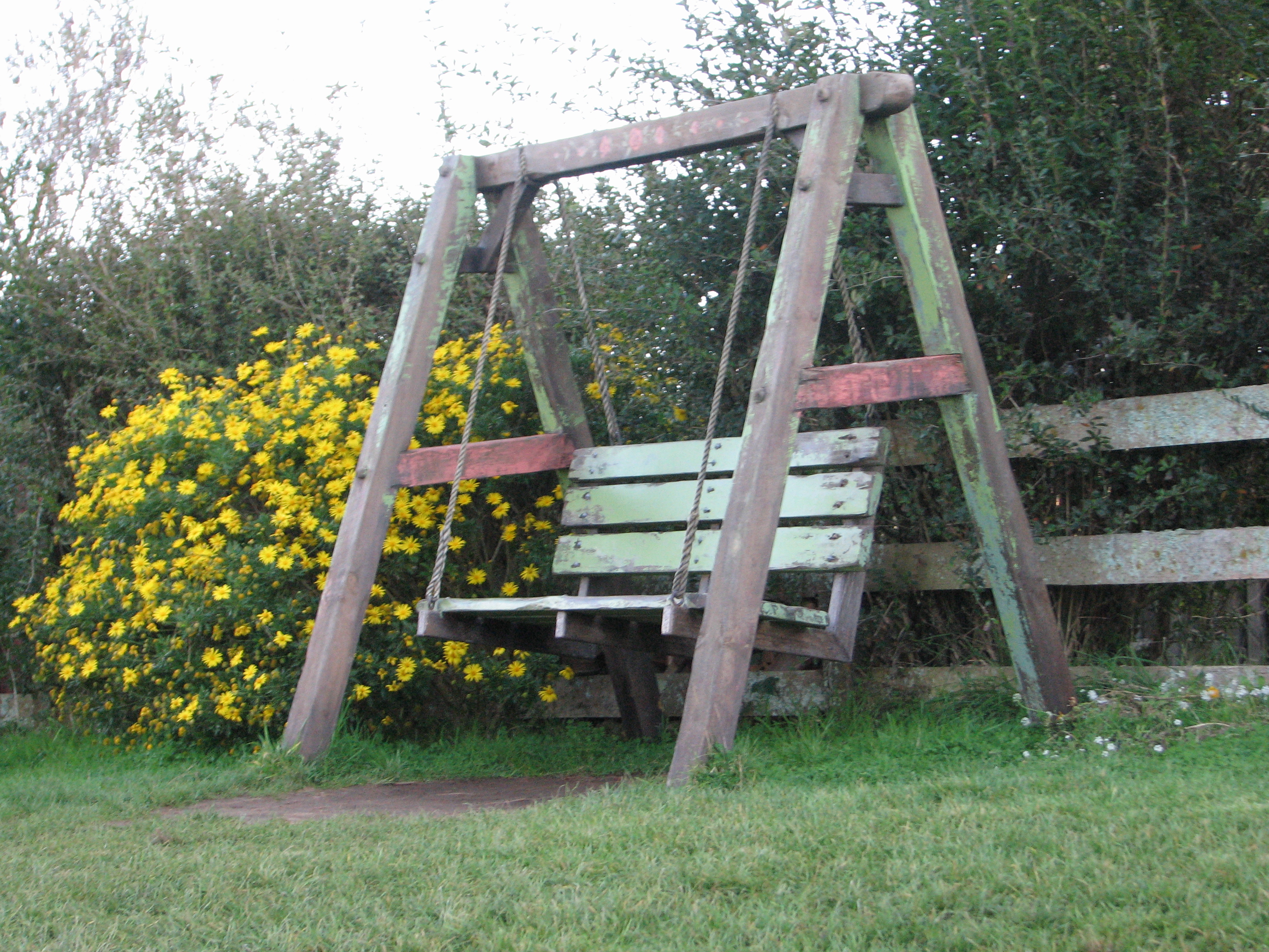 Hobbit swing bench