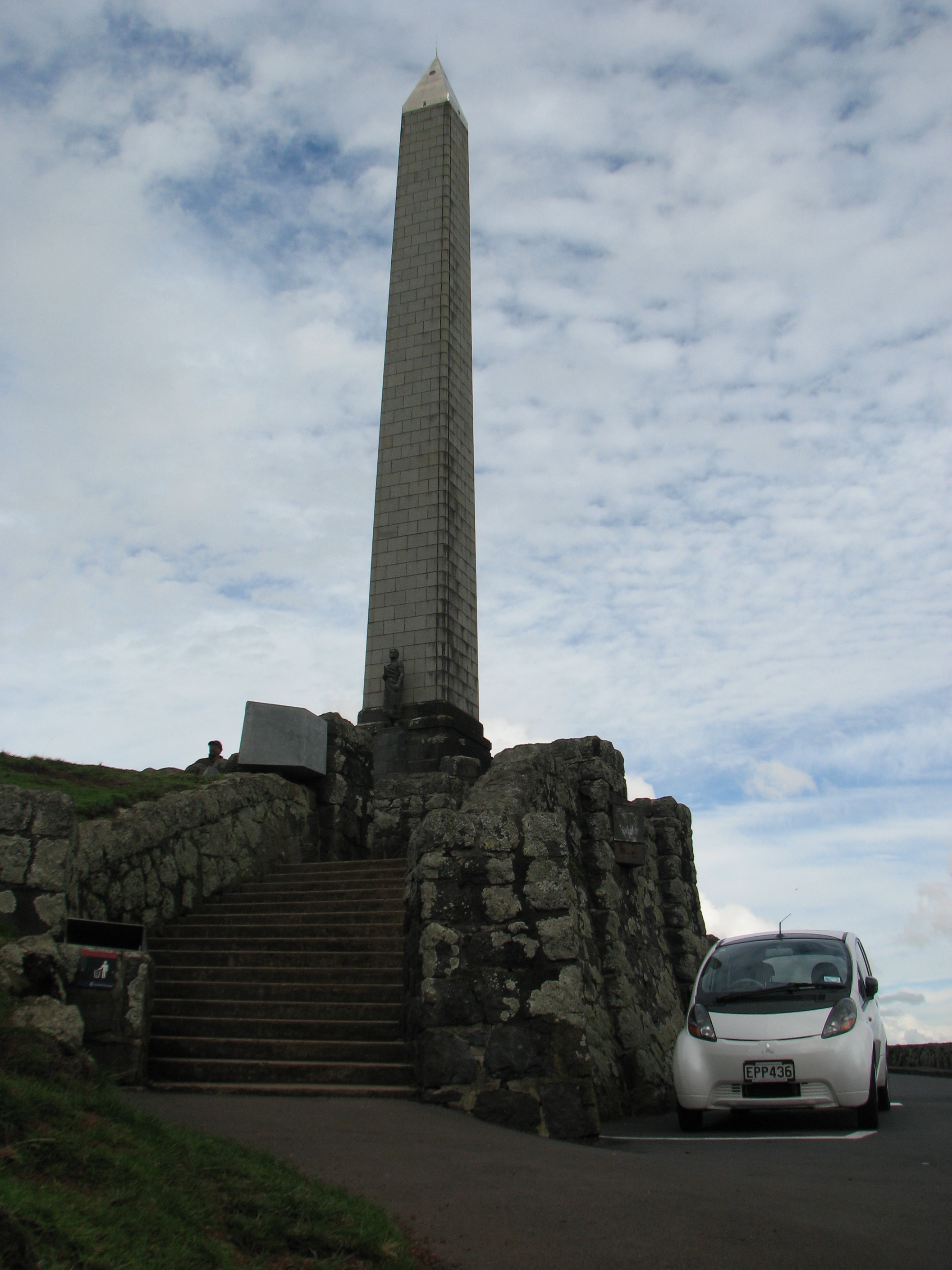 Maungakiekie Obelisk